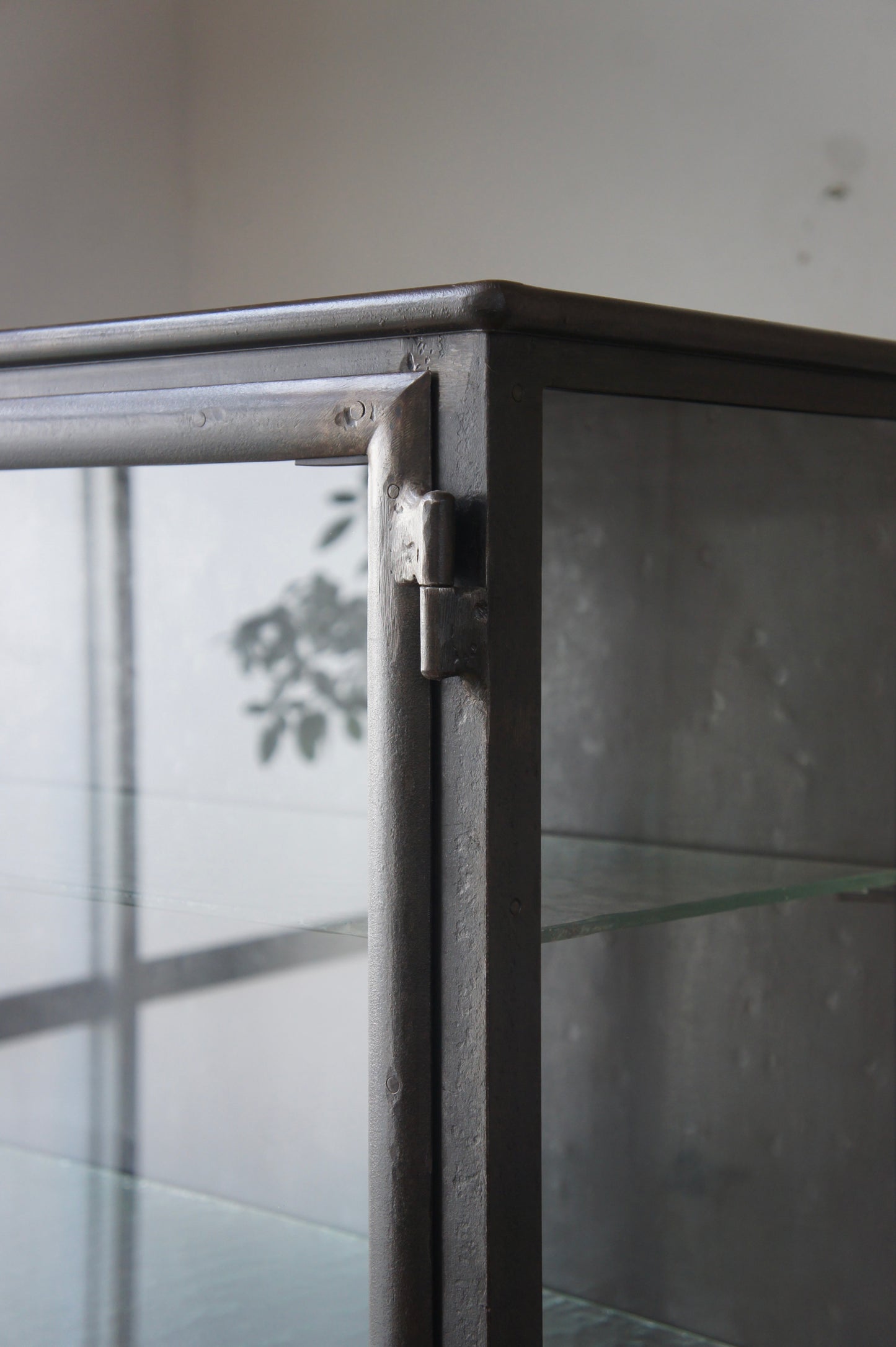 Metal glass cabinet 85