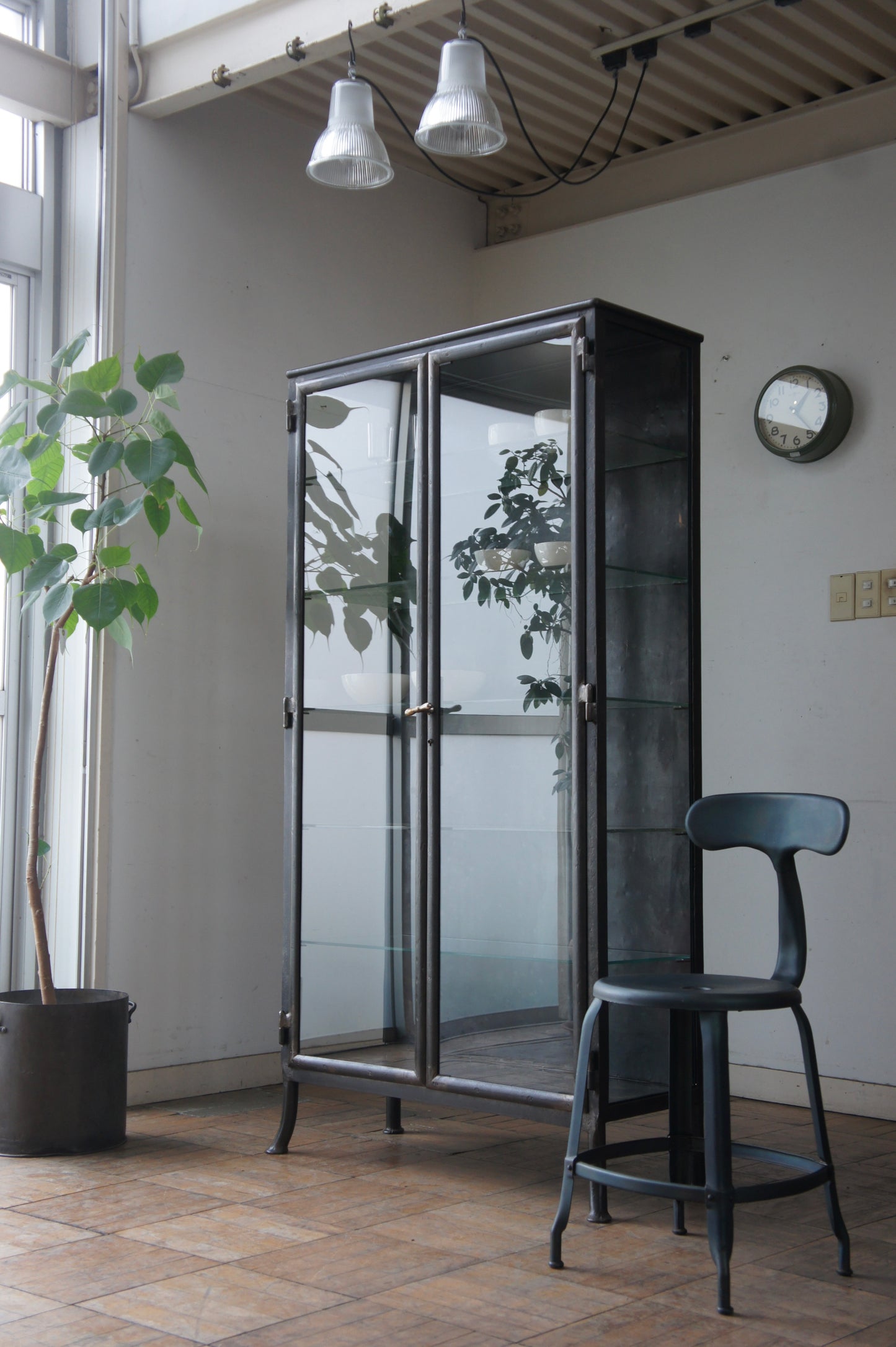 Metal glass cabinet 85