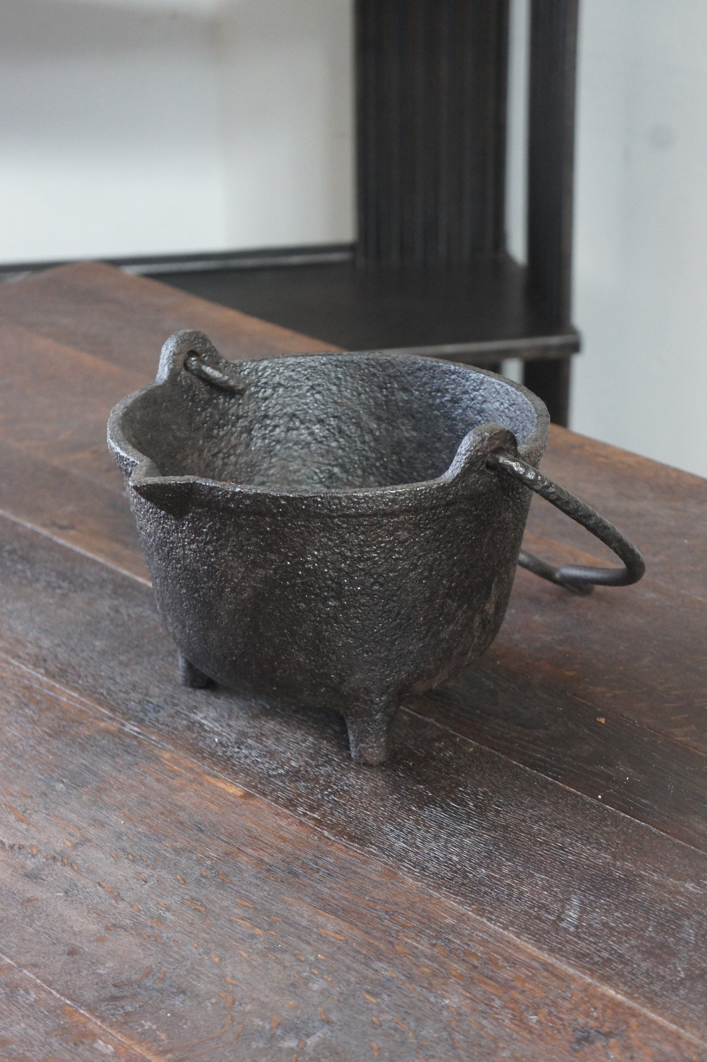 Iron pot