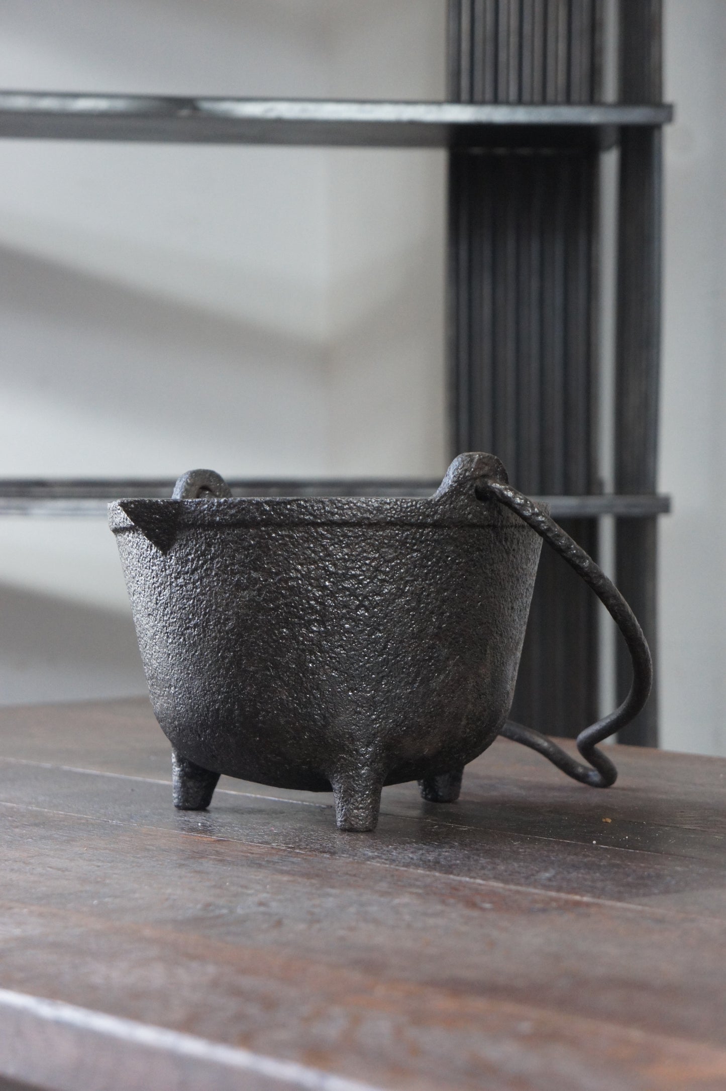 Iron pot