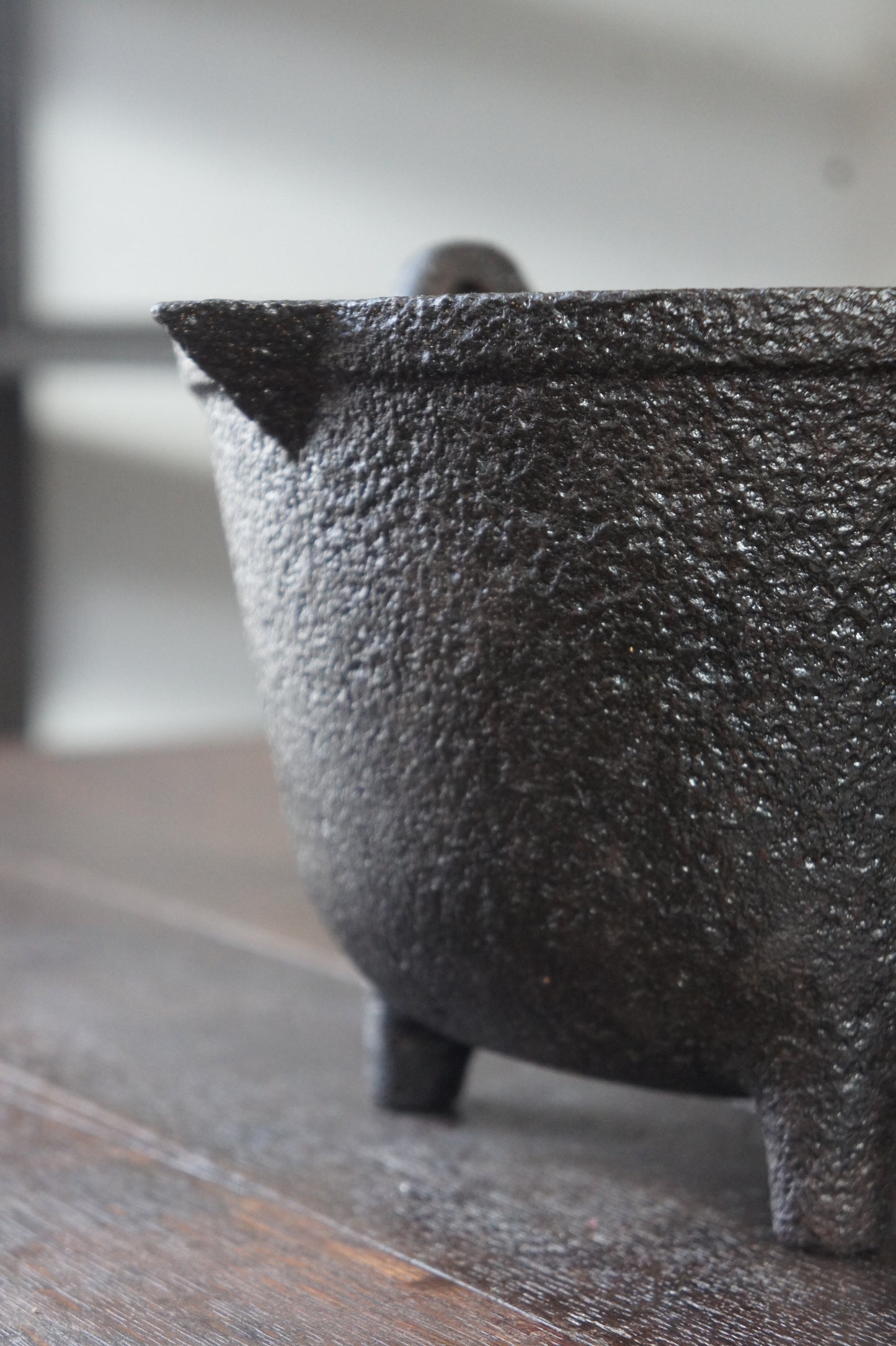 Iron pot