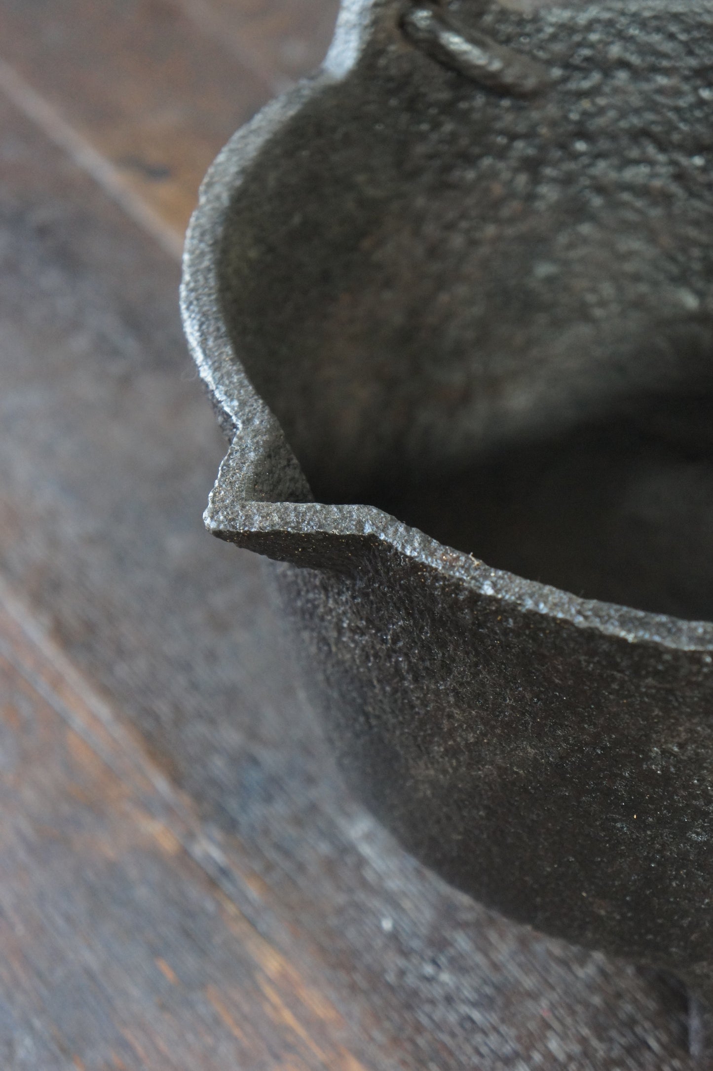 Iron pot