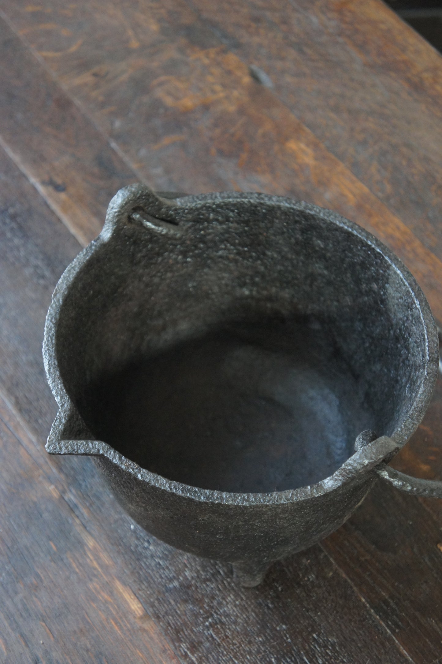 Iron pot