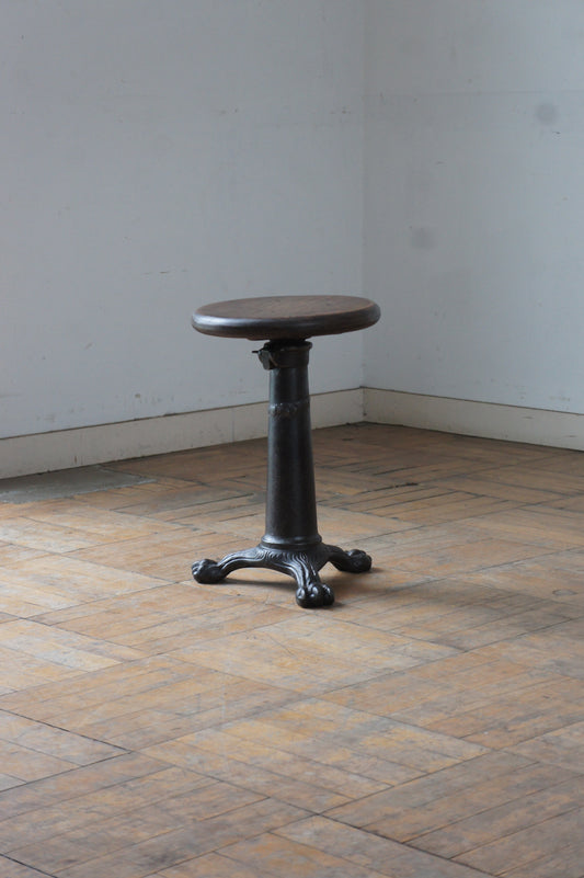 SINGER Stool / Claw foot
