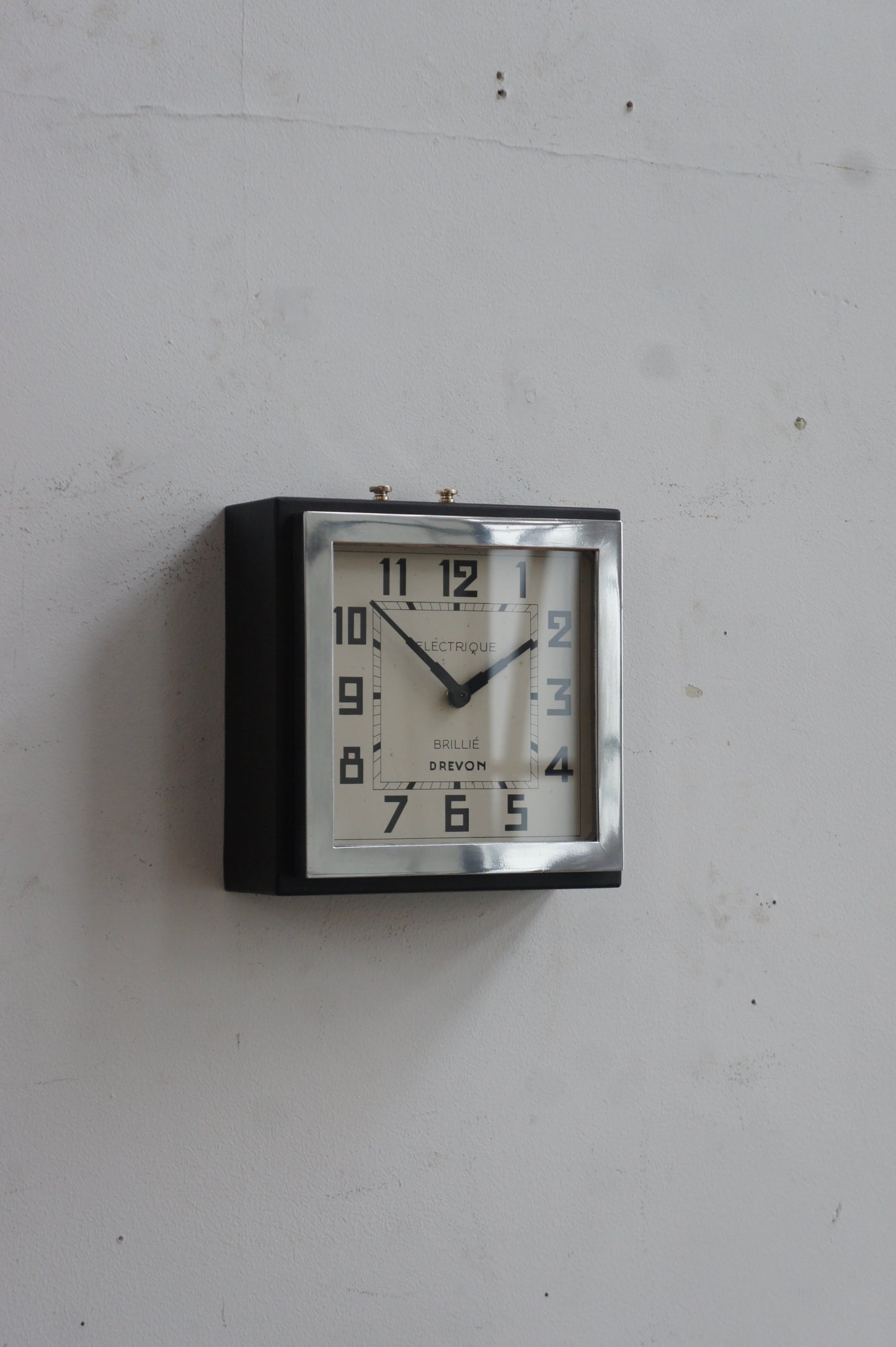 BRILLIÉ Wall clock / carré noir