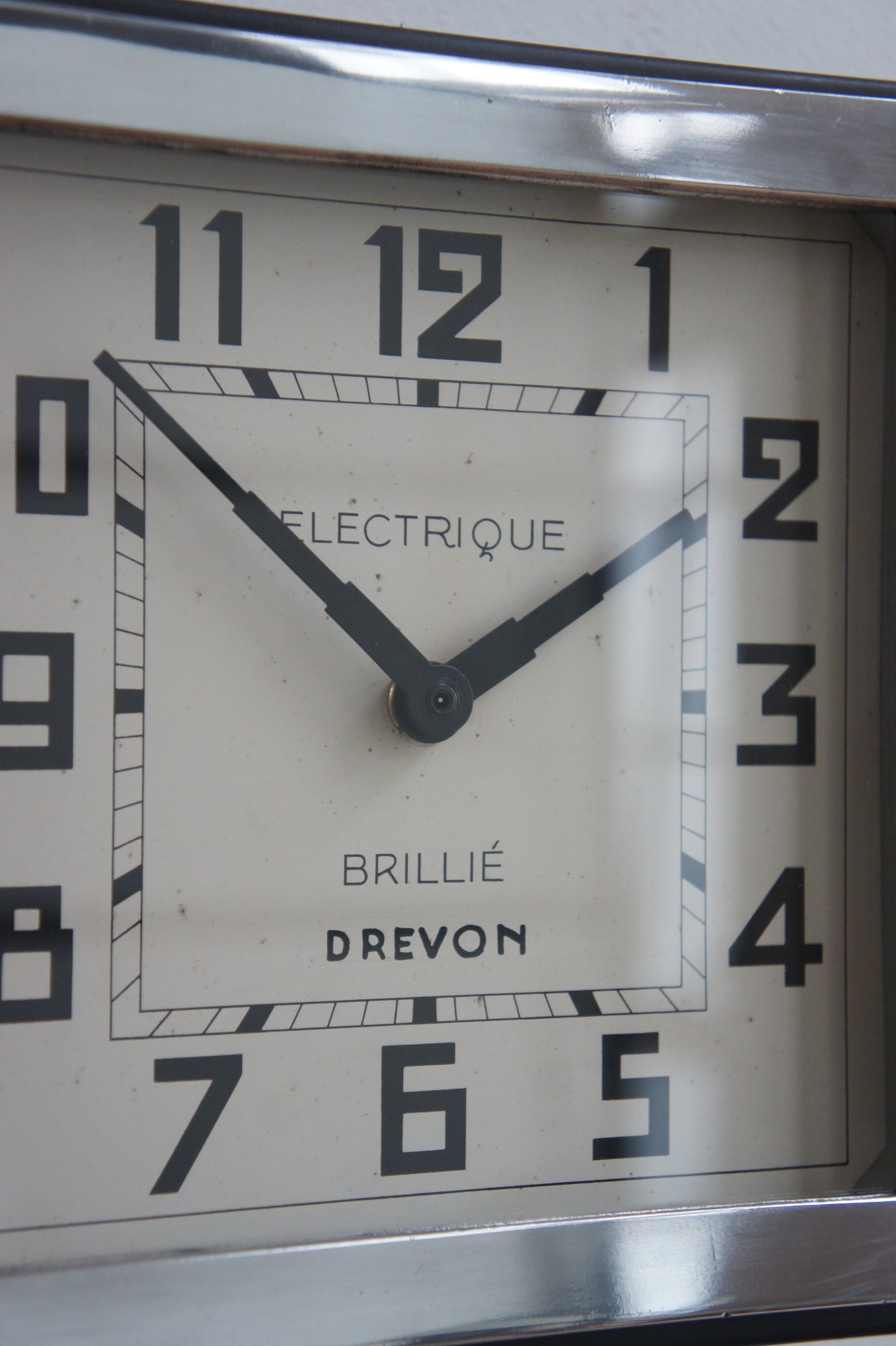 BRILLIÉ Wall clock / carré noir