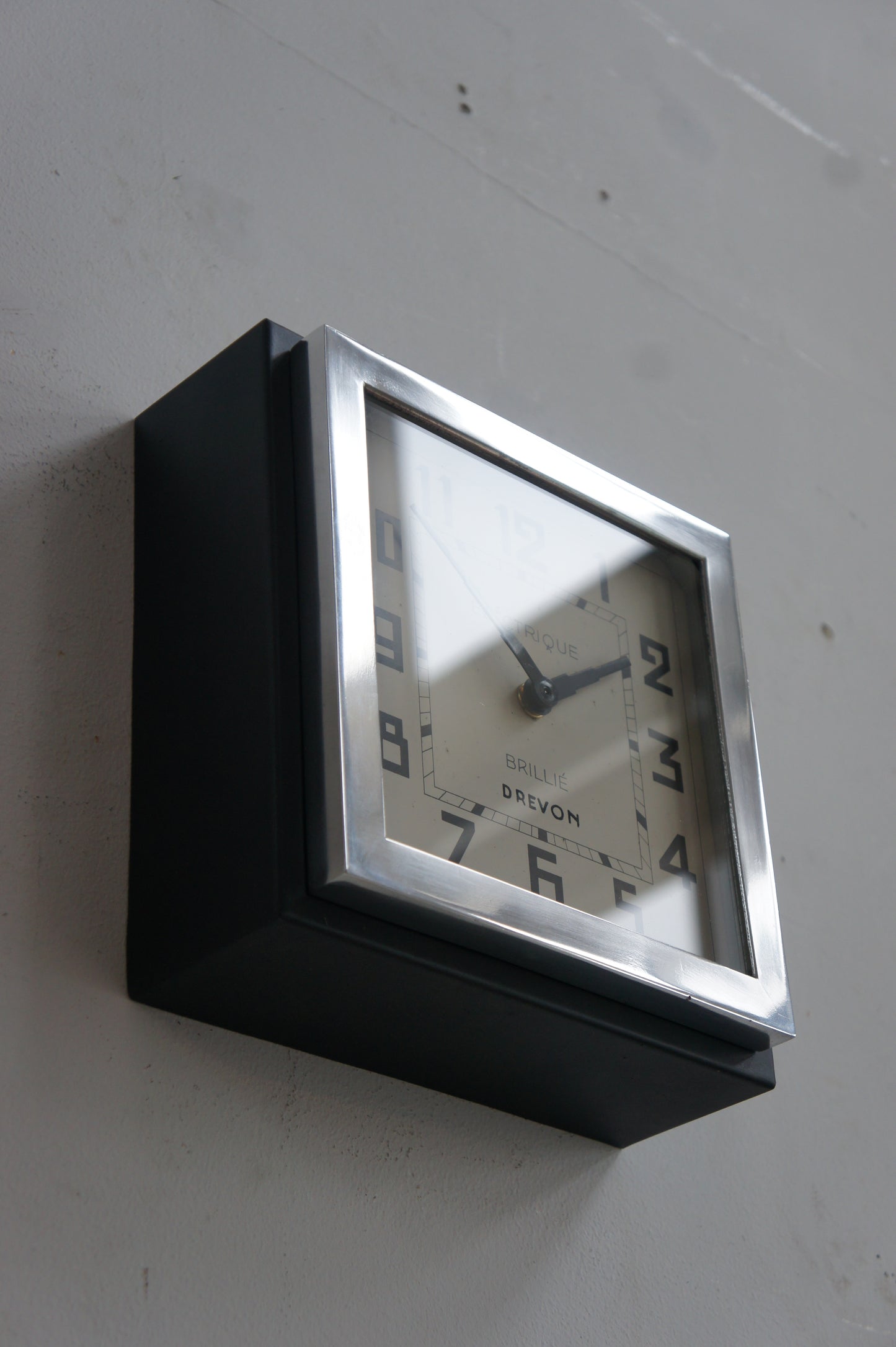 BRILLIÉ Wall clock / carré noir
