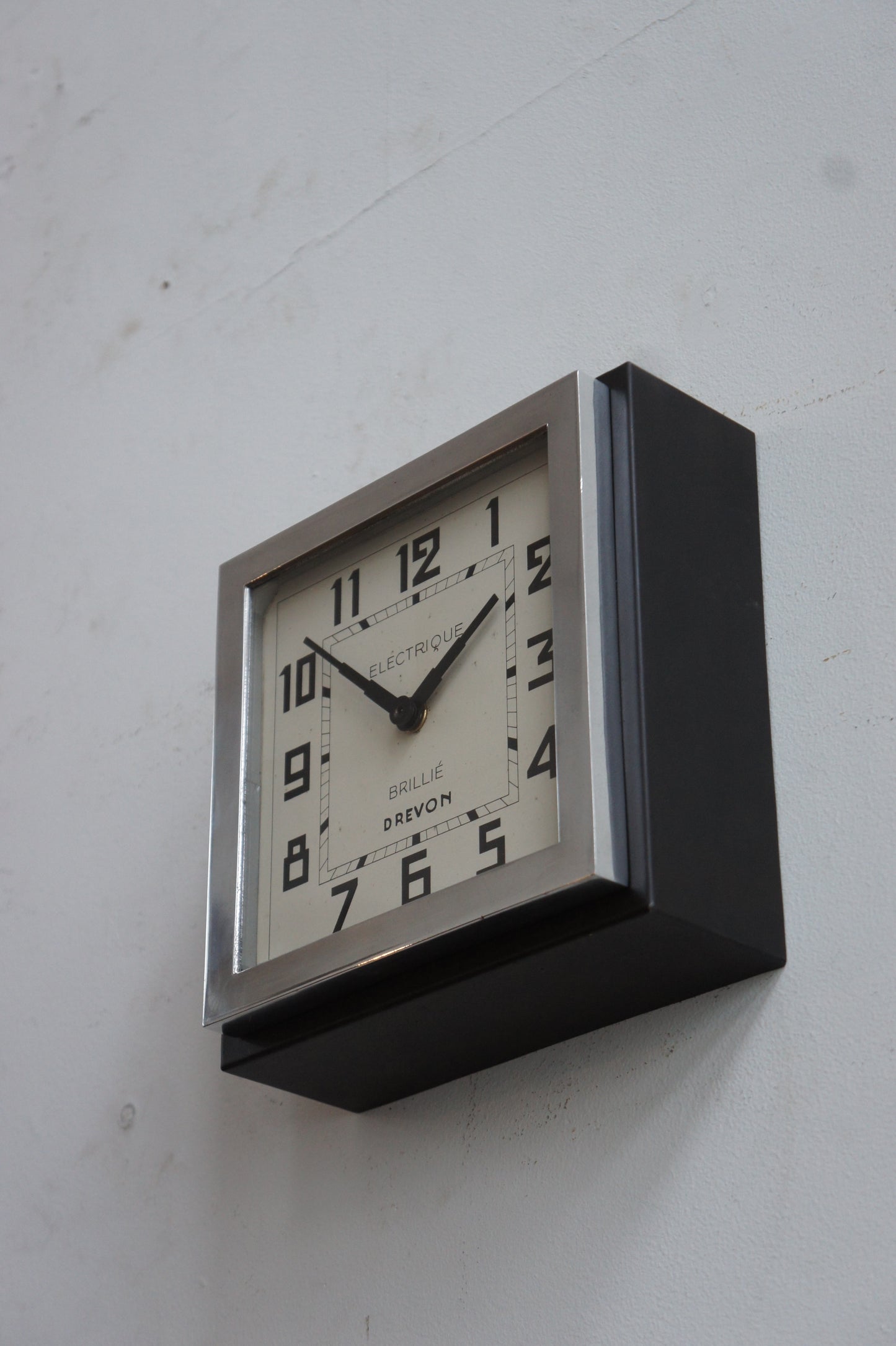 BRILLIÉ Wall clock / carré noir