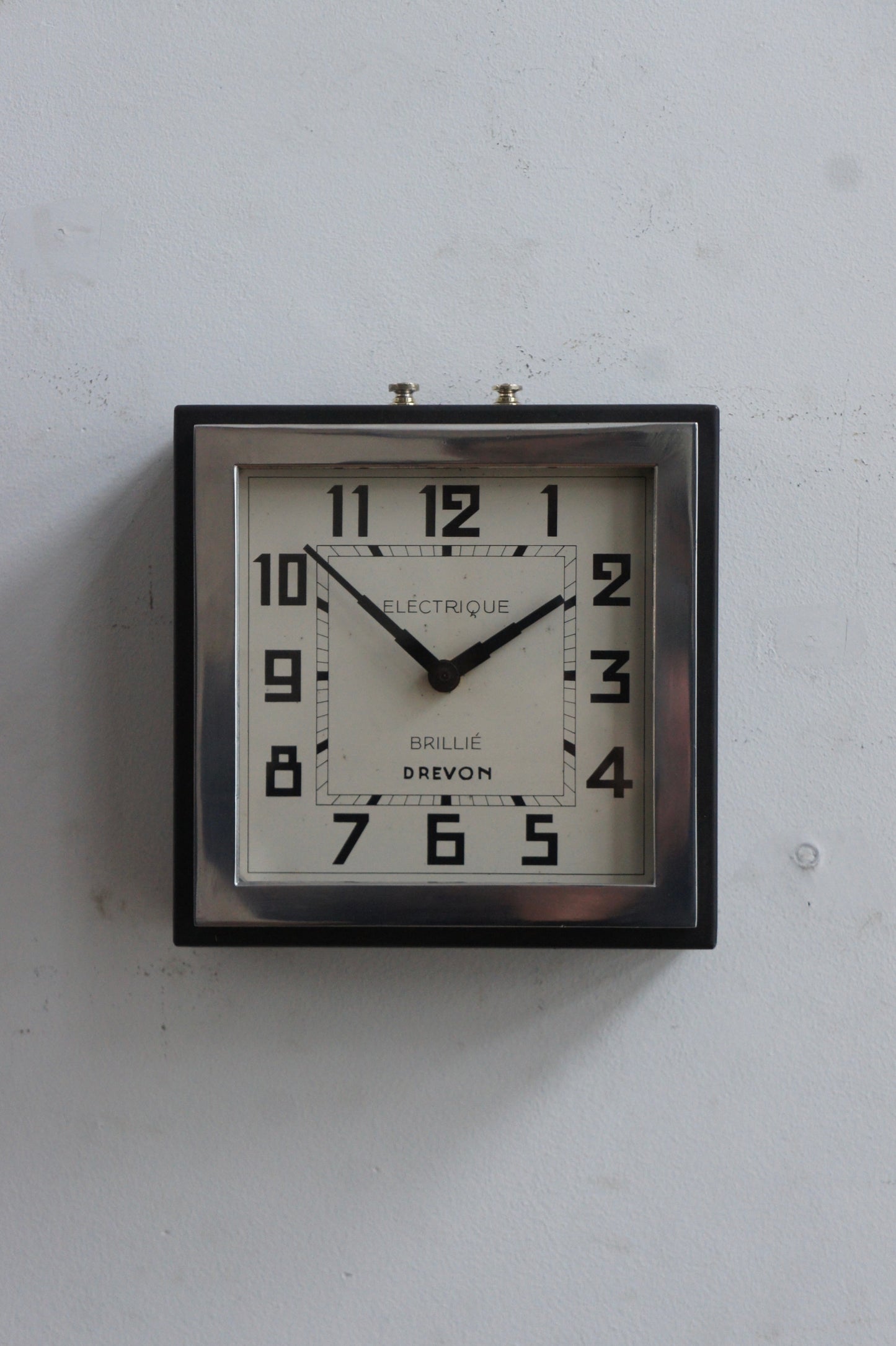 BRILLIÉ Wall clock / carré noir