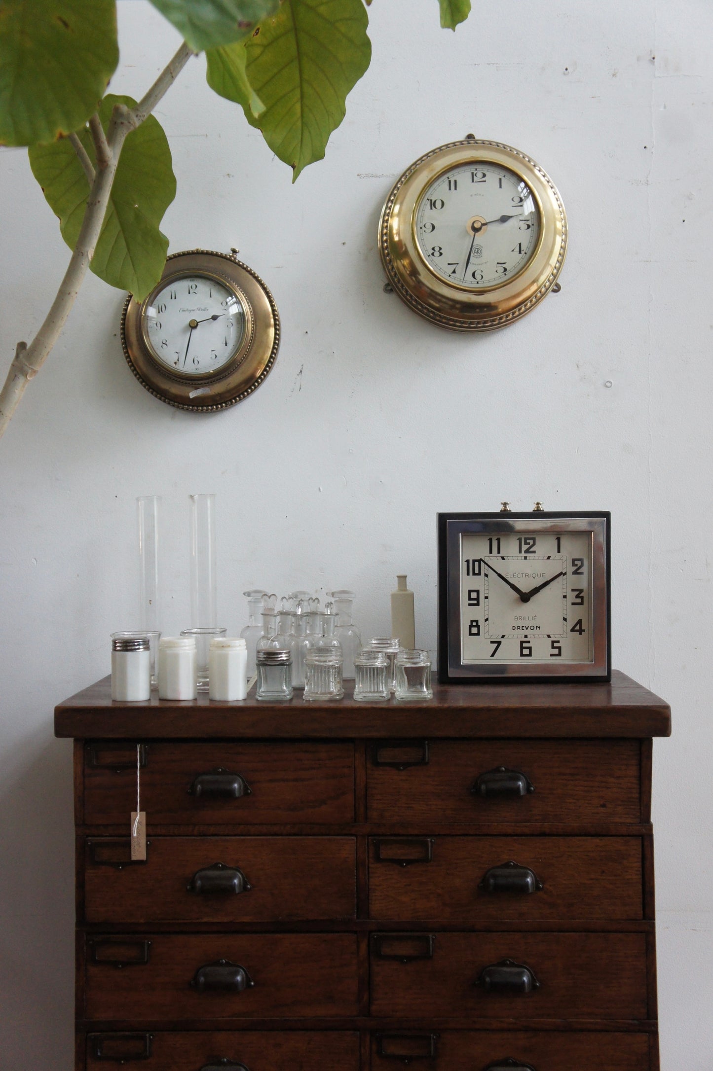 BRILLIÉ Wall clock / carré noir