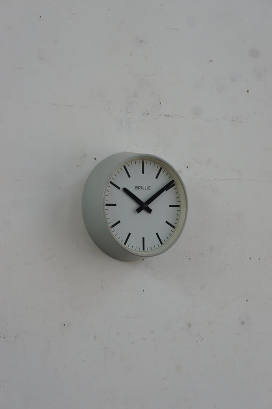 BRILLIÉ Wall Clock / gris clair
