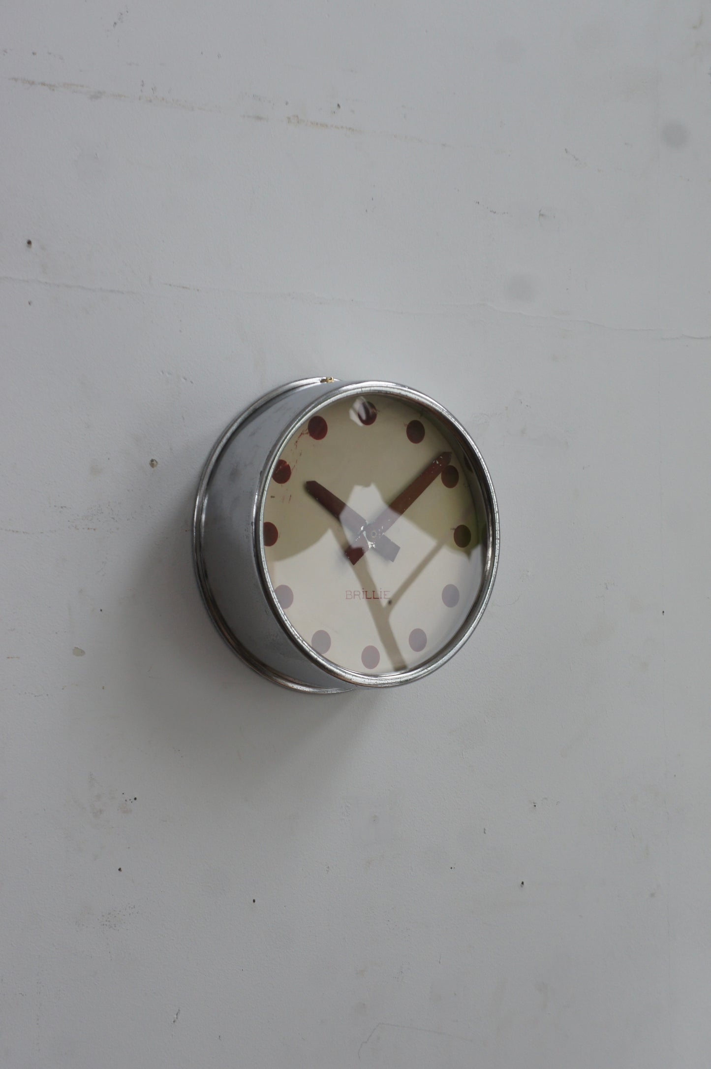 BRILLIÉ Wall Clock / Red dot index