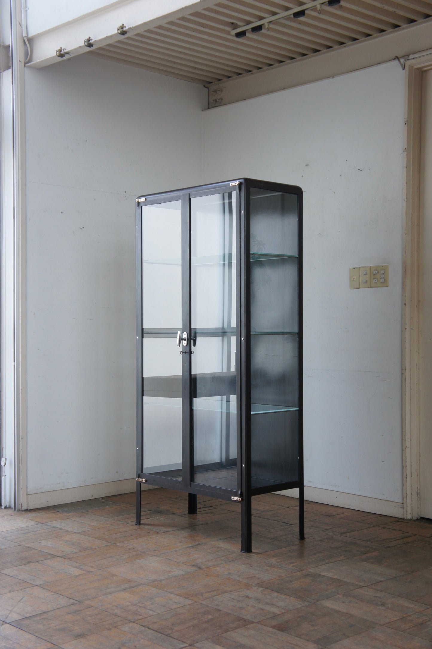 DUFFAUD Medical glass cabinet