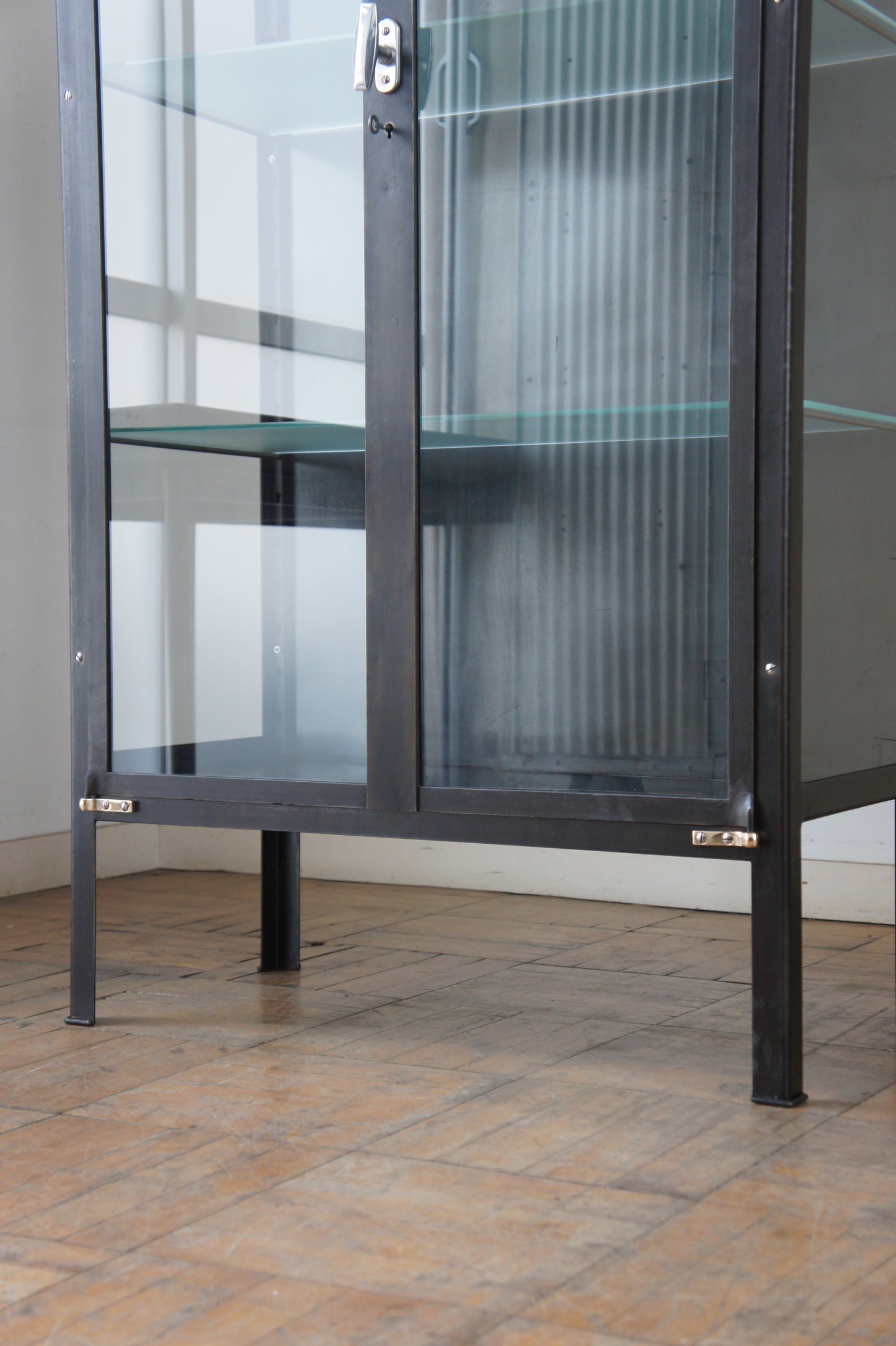 DUFFAUD Medical glass cabinet