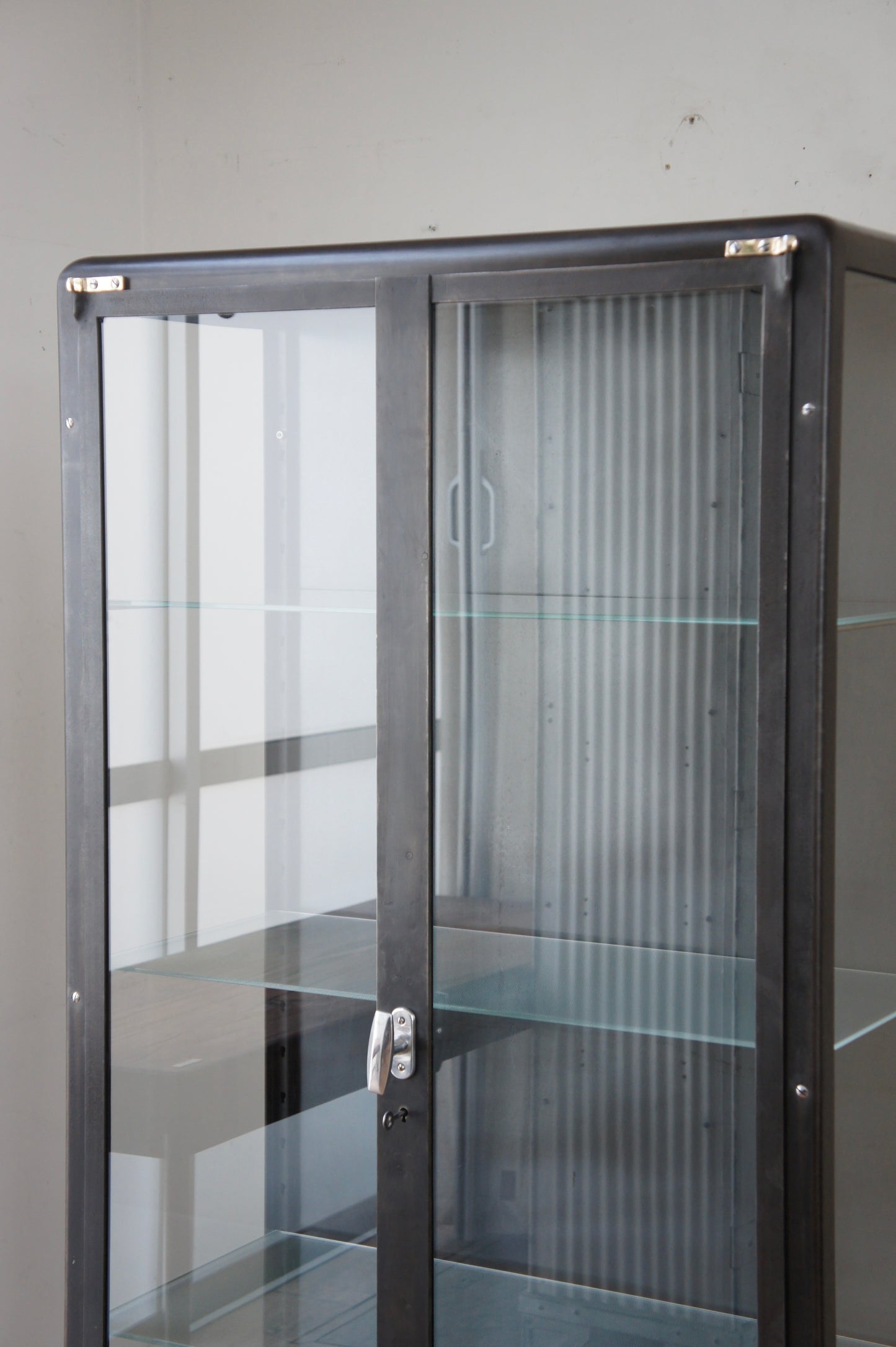 DUFFAUD Medical glass cabinet