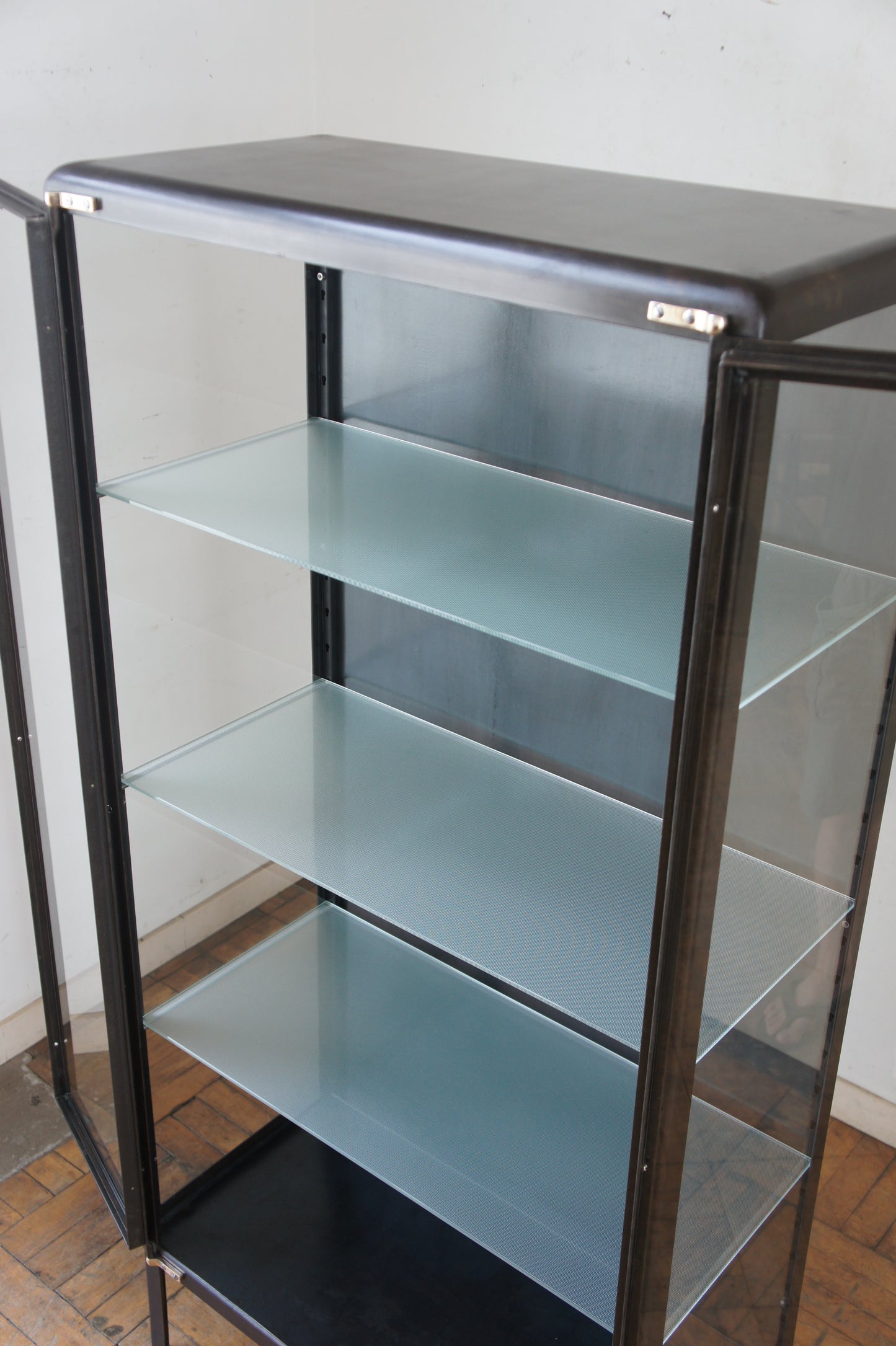 DUFFAUD Medical glass cabinet