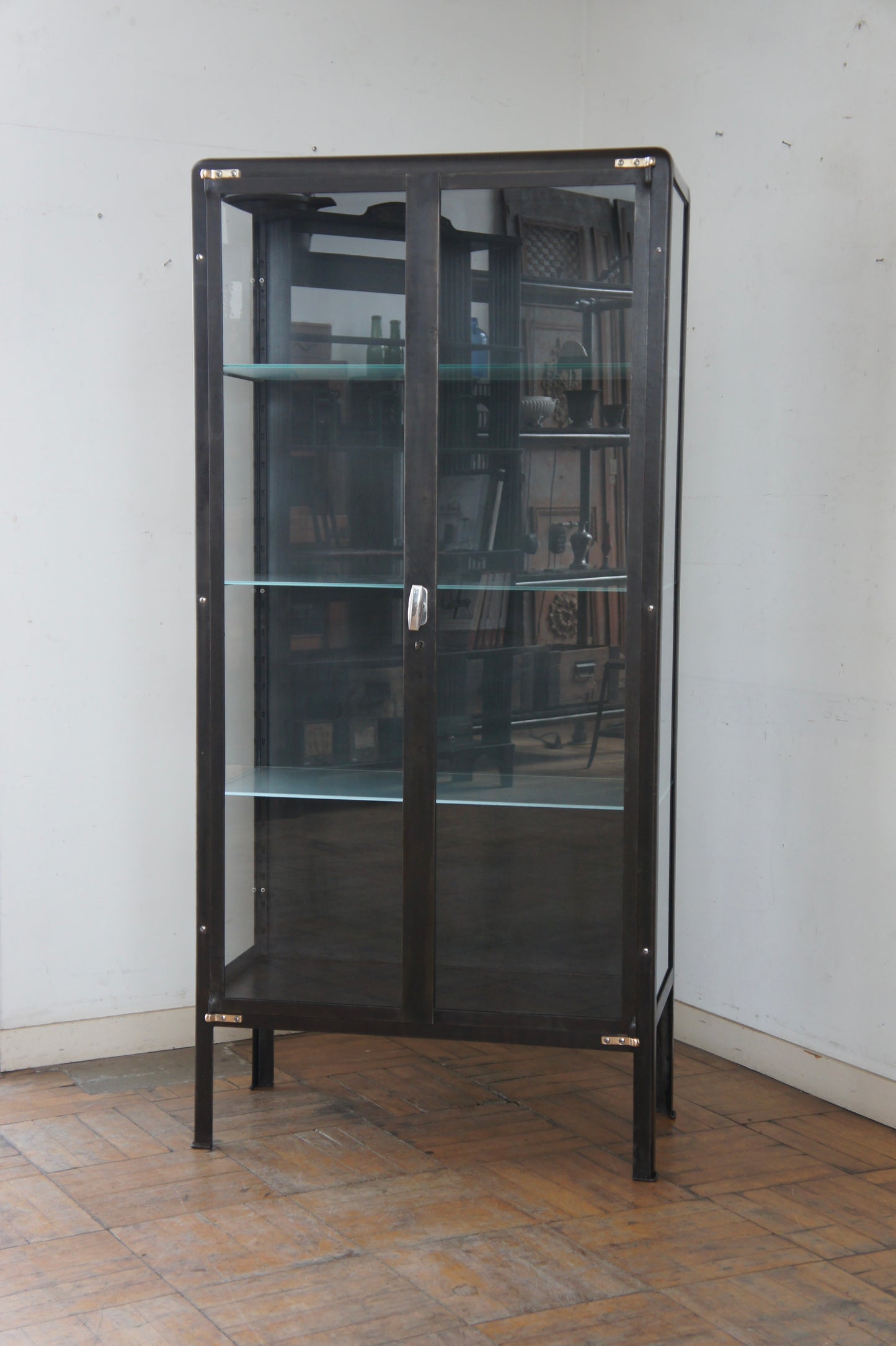 DUFFAUD Medical glass cabinet