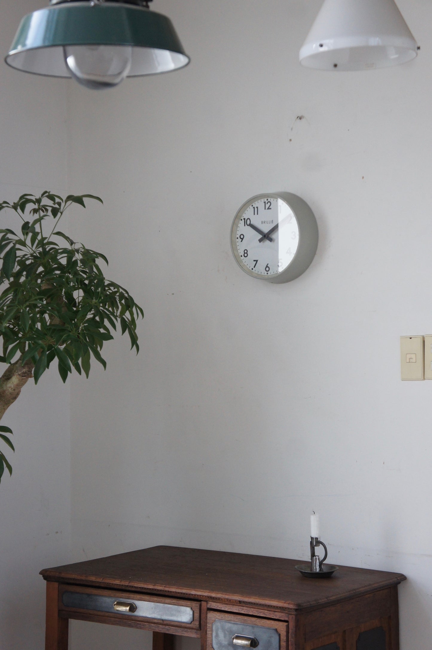 BRILLIÉ Wall clock / gris